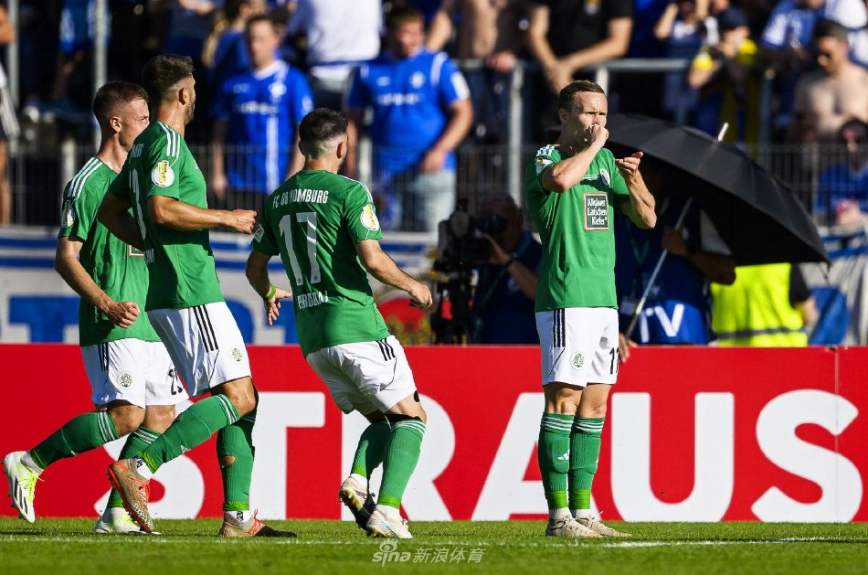 观众席上爆 观众席上爆