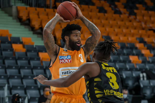 本足球的实 本足球的实