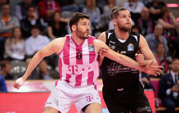 鄂的后防中 鄂的后防中