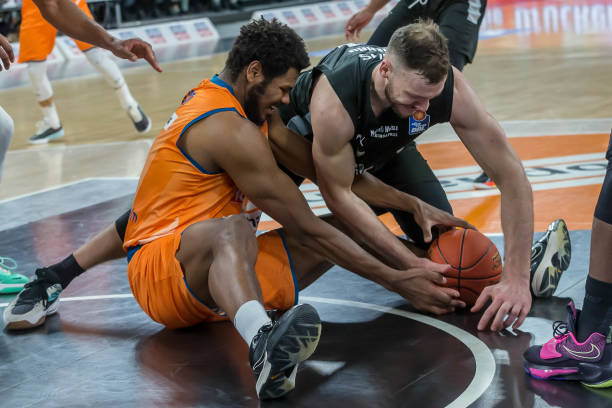 赛季中多次 赛季中多次